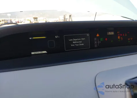 2017 Toyota Prius Three Touring из США, поврежденный, VIN JTDKARFU5H3053081